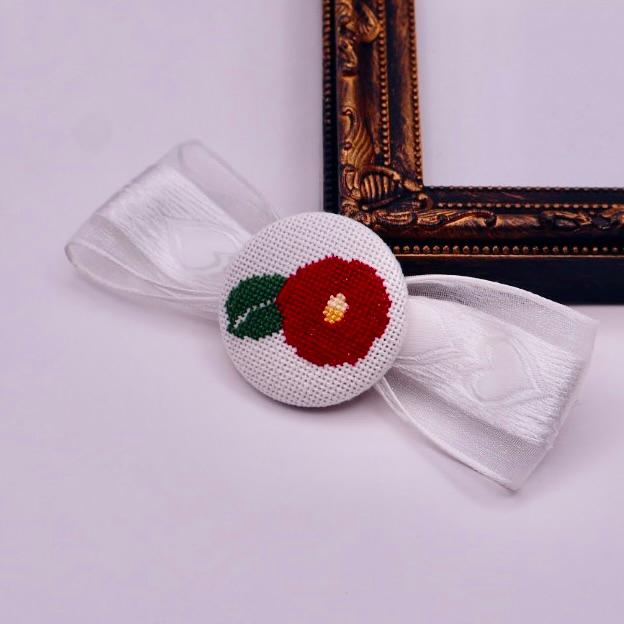 2月のくるみボタン つばきの花 クロスステッチ刺繍 | 3枚目